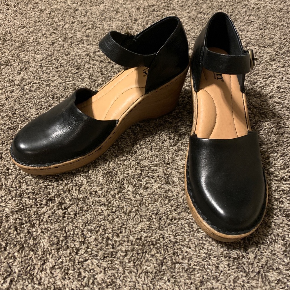 Born “Nellie” Wedge Size 8